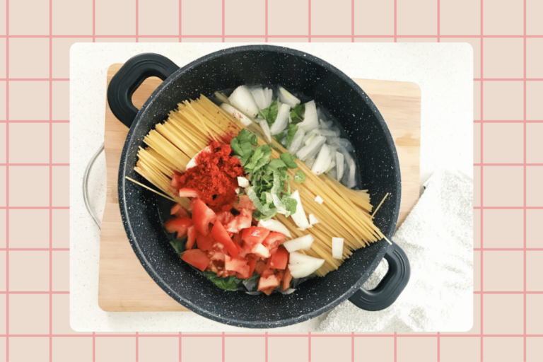 One-Pan Pasta (Spaghetti Napolitana)